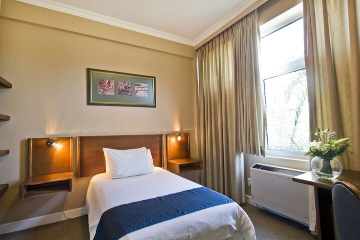 Room 6 of 25