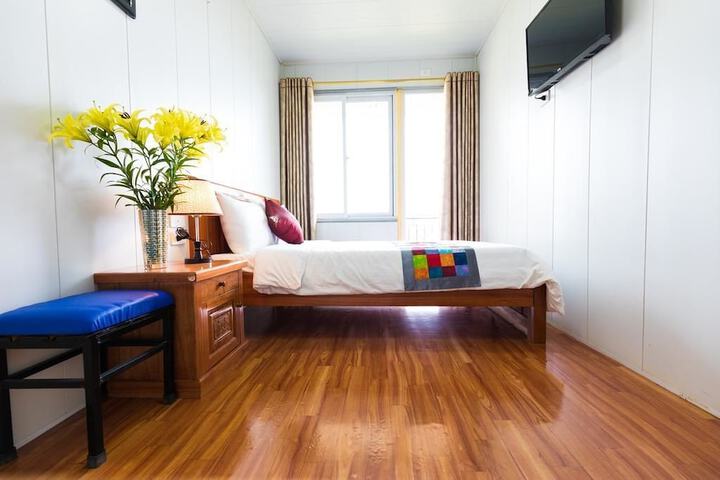 Room 5 of 43