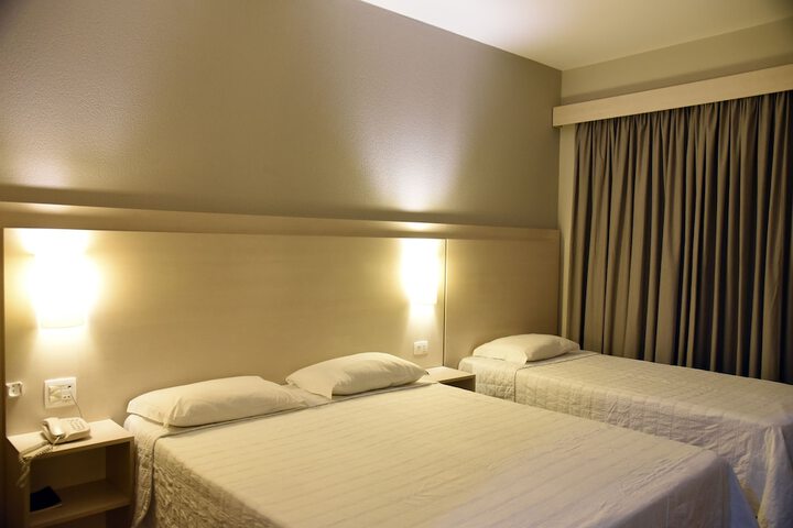 Room 9 of 38
