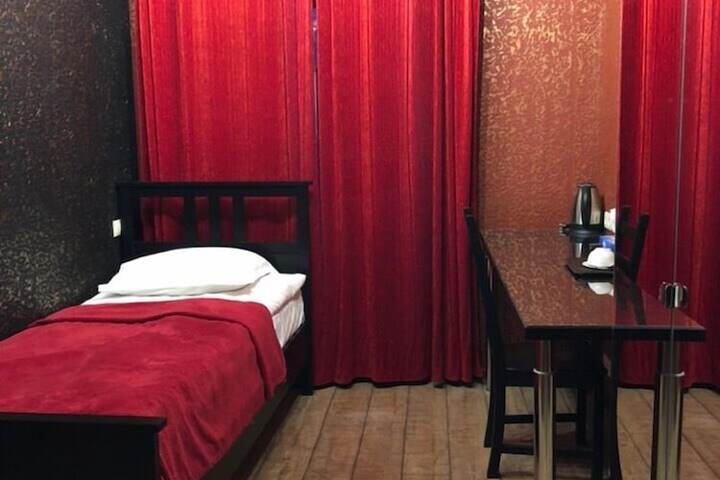 Room 7 of 42