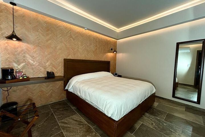Room 3 of 81