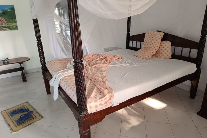 Room 9 of 27