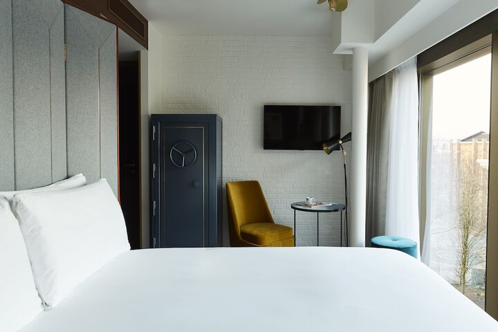 Room 16 of 164