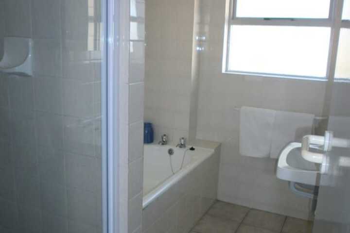 Room 14 of 40