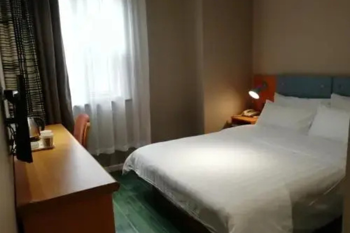 Room 4 of 11