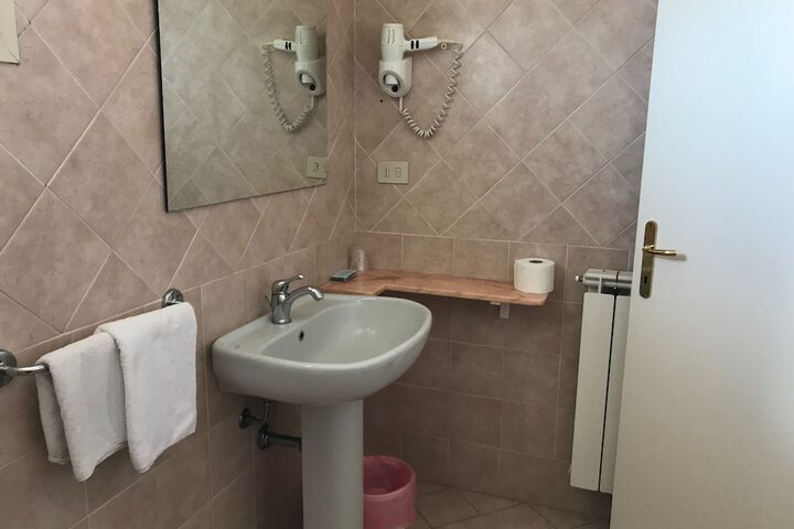 Room 15 of 16