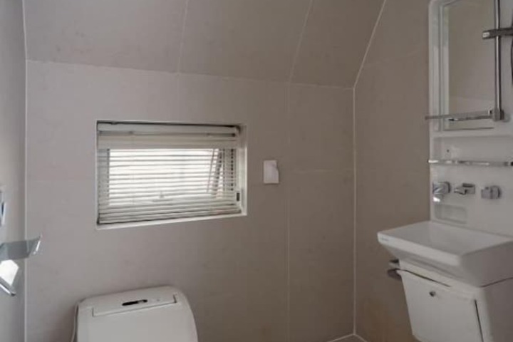 Room 80 of 96
