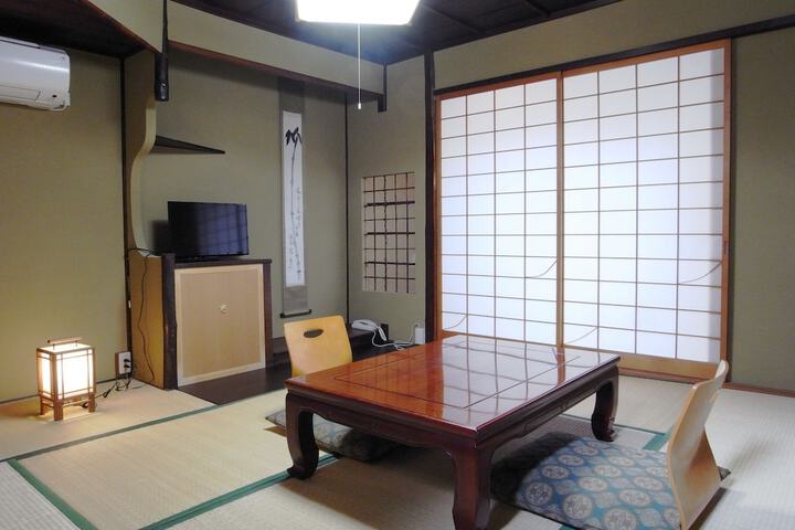 Room 11 of 31