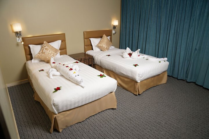 Room 6 of 27