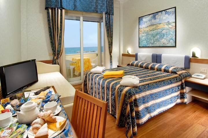 Room 2 of 27