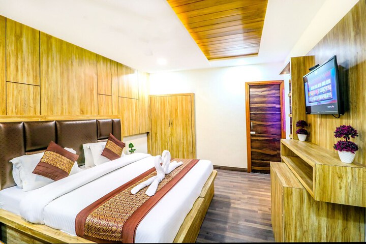 Room 5 of 28
