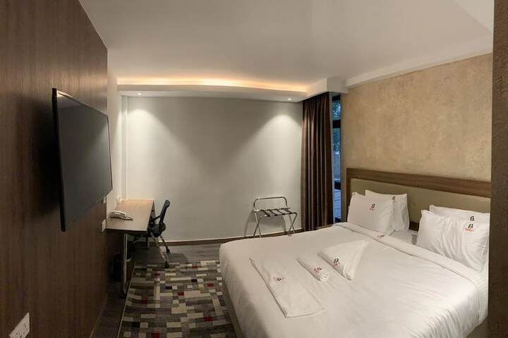 Room 3 of 32