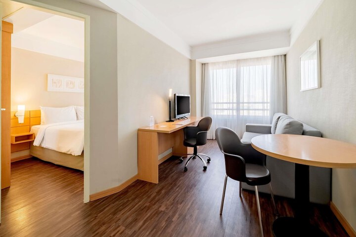 Room 21 of 94