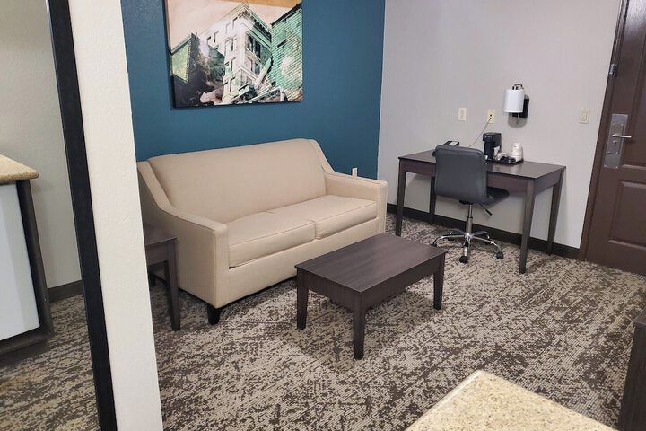2 Queen Beds Microwave and Refrigerator Work Desk WiFi Full Breakfast (13 of 25)