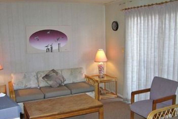 Gullway 2816 3 Br townhouse by RedAwning in Ocean City, MD