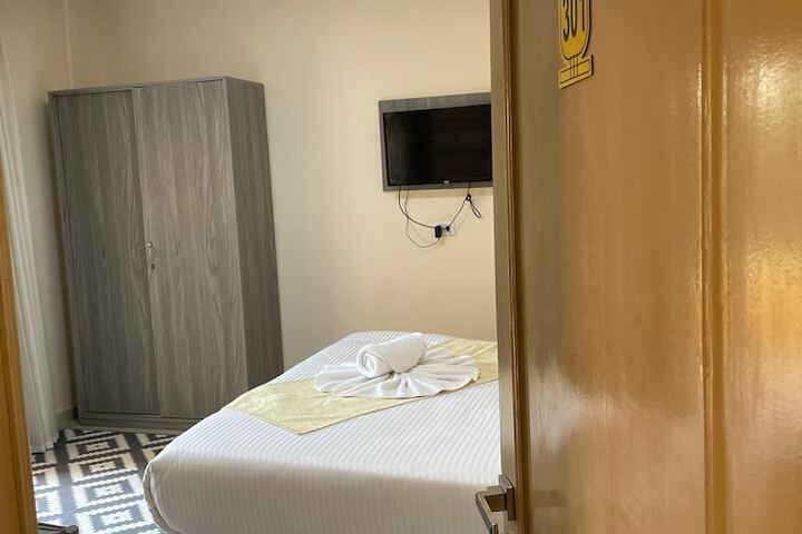 Room 8 of 38