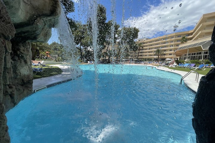 Pool 40 of 121