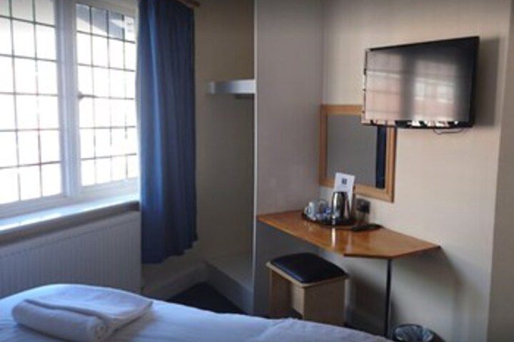 Room 9 of 19