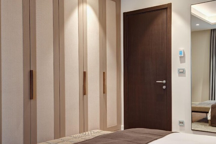 Room 17 of 198