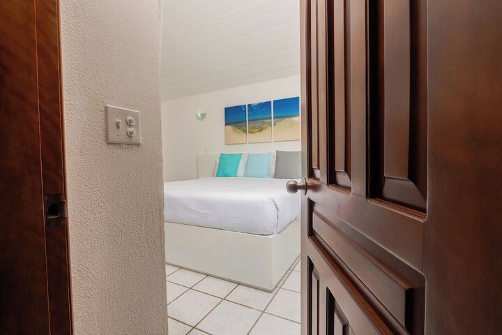 Room 32 of 270