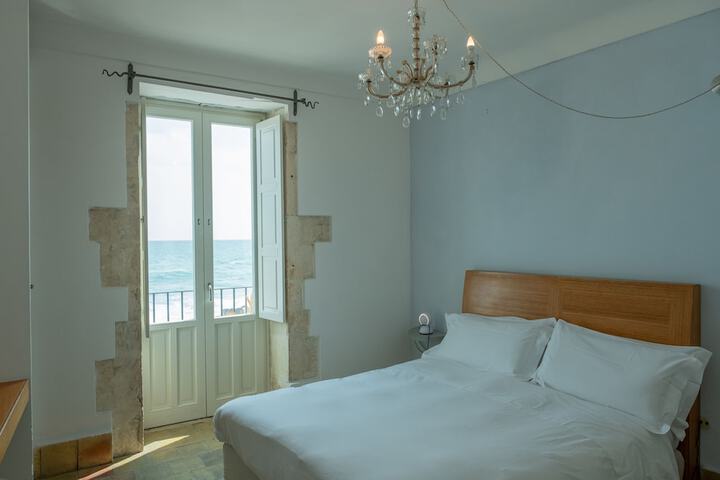 Room 6 of 60