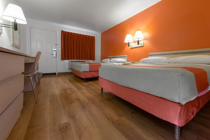 2 Queen Beds (9 of 14)