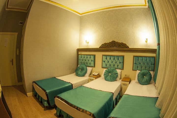 Room 15 of 28