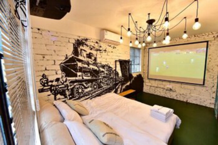Room 6 of 14