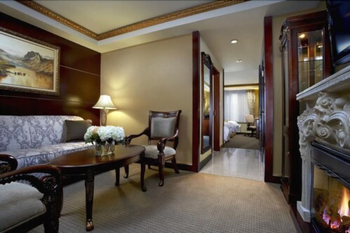 Room 17 of 34