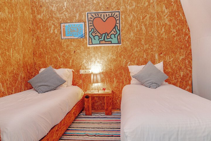 Room 4 of 126