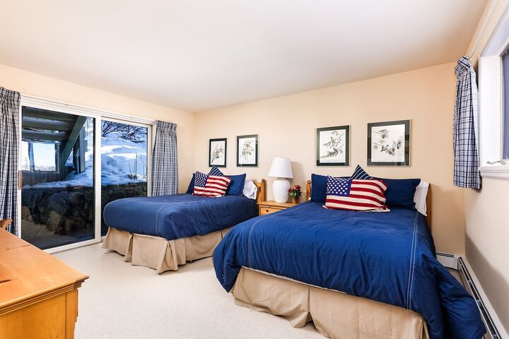 Room 4 of 36