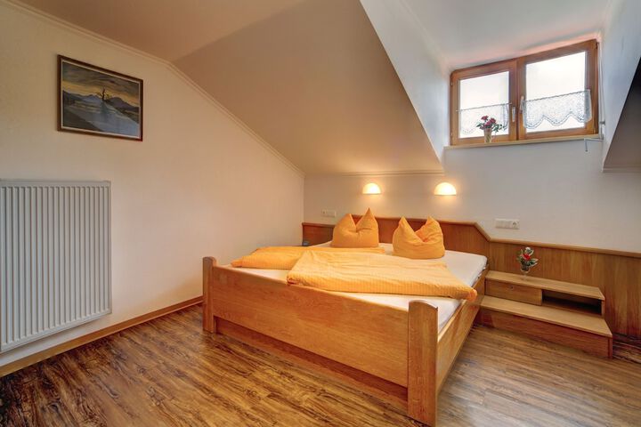 Room 2 of 27