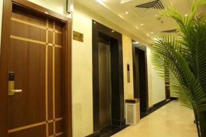 Ballroom/Hall 29 of 45