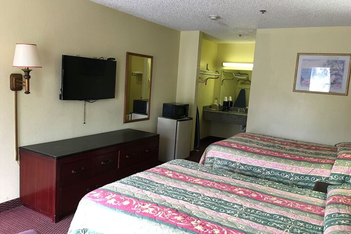 1 King Bed (1 of 9)