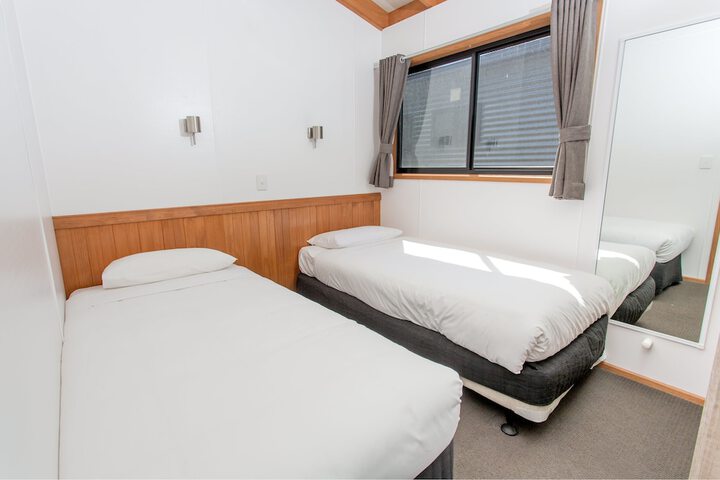 Room 16 of 124