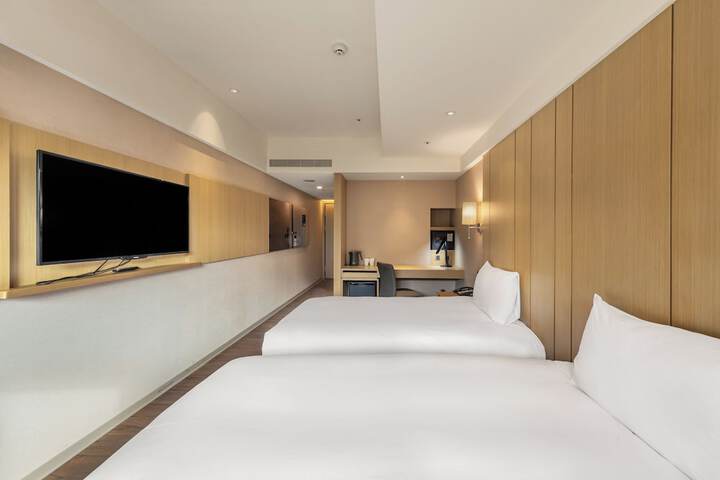 Room 19 of 108