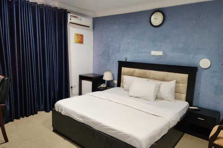 Room 5 of 24