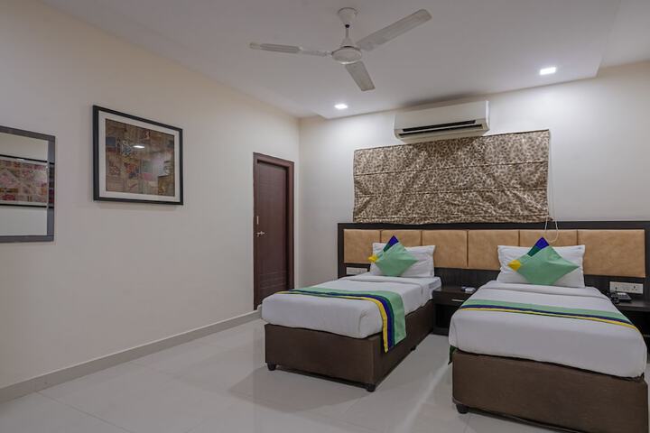 Room 14 of 37