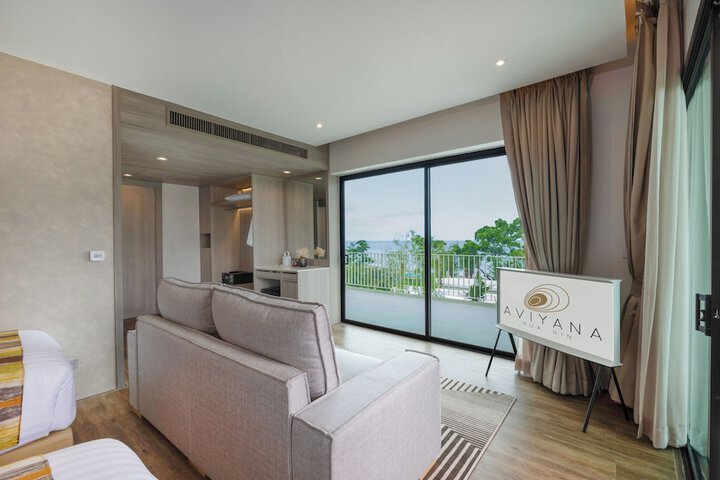 Room 10 of 80