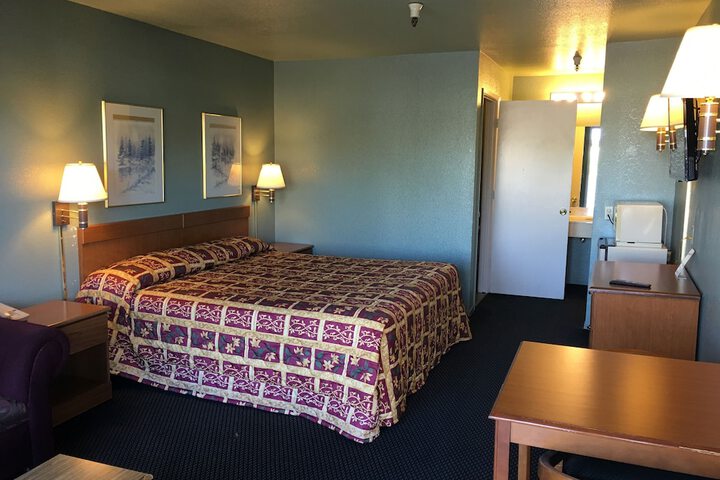 Standard | King Bed (4 of 5)