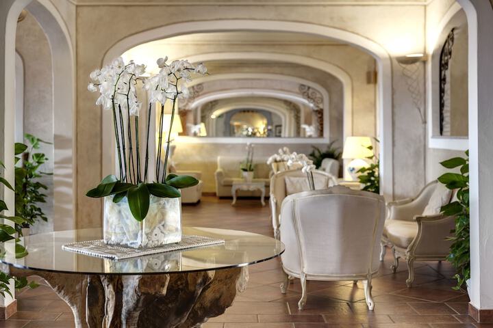 Entrance & Lobby