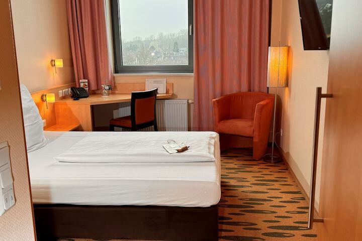 Room 8 of 20