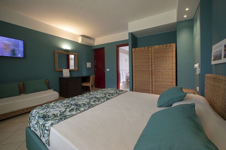 Room 5 of 27