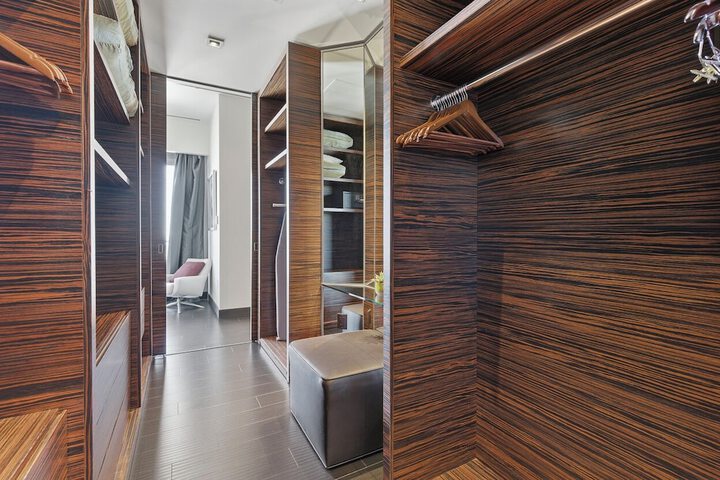 Room 60 of 484