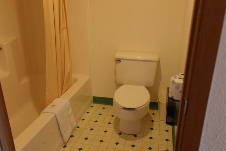 Room 14 of 16