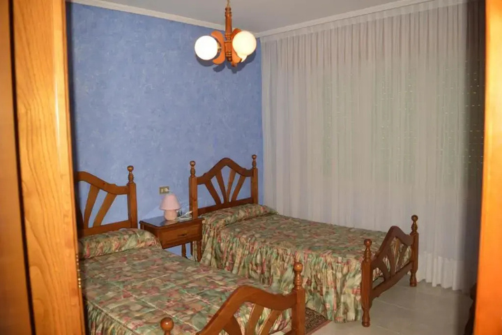 Room 2 of 7