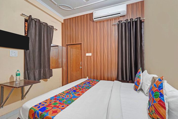 Room 13 of 26