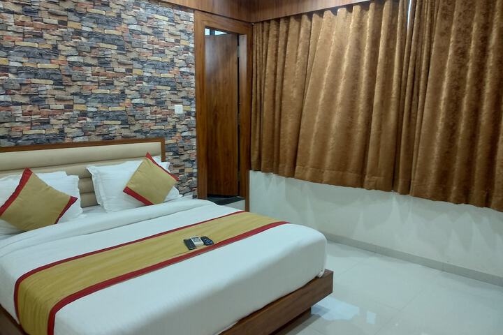 Room 4 of 37