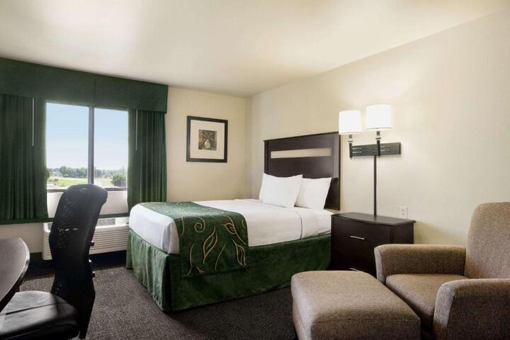 1 Queen Bed (1 of 8)