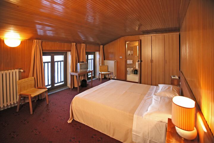 Room 9 of 44